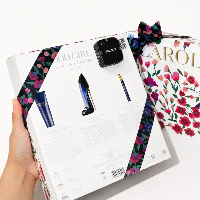 Set Carolina Herrera loción corporal 100 ml + perfumes 80 ml y cartera 10 ml